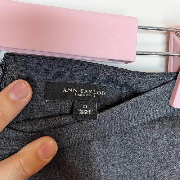 Ann Taylor Grey Pencil Skirt  Office/Work Woman Size 0 - Picture 3 of 8